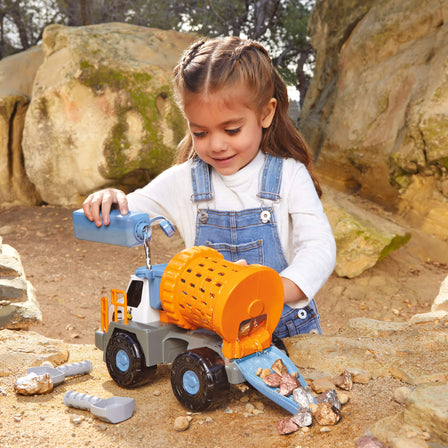 Big Adventures™ Metal Detector Mining Truck - 
Wash away dust and debris with the water tank and discover what you've collected.