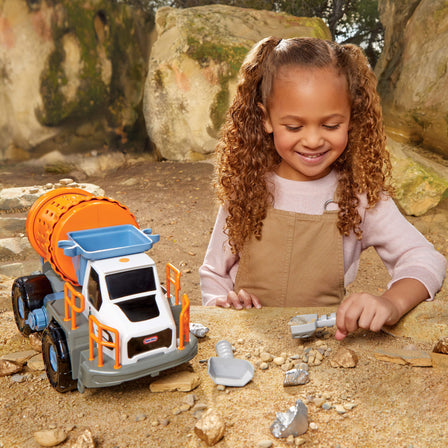 Big Adventures™ Metal Detector Mining Truck - 
Create an excavation site and discover what lies underneath using the two shovels.
