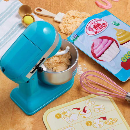 Creative Chefs™ Bakers Kit - 
The accessories included in this kit are super realistic and specifically designed to make the play experience more real.