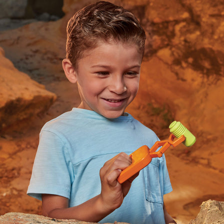 Big Adventures ™ Moon Microscope Space Rover - 
Grasp the cannister or rocks with the Rover’s removable extending grabber.