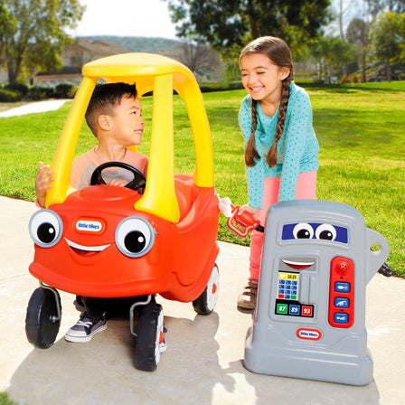 Cozy Coupe® - 
Gas cap open and closes for imaginary refueling fun.