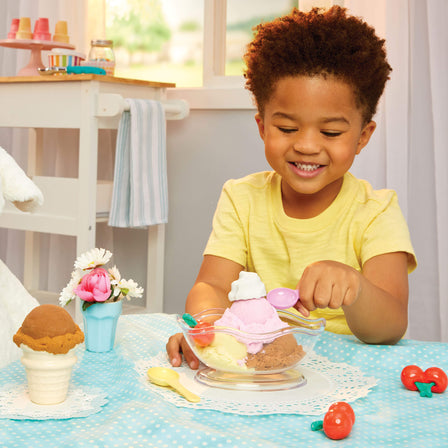 Creative Chefs™  Ice Cream Kit - 
This set encourages little chefs to use their imagination and get creative with their dishes.