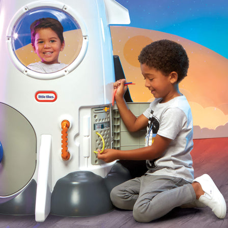 Adventure Rocket™ - 
Hold on tight and don’t float away as you make repairs to the rocket’s maintenance panel.