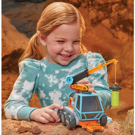 Big Adventures ™ Moon Microscope Space Rover - 
Use the blue dial to move the magnetic crane up and down.